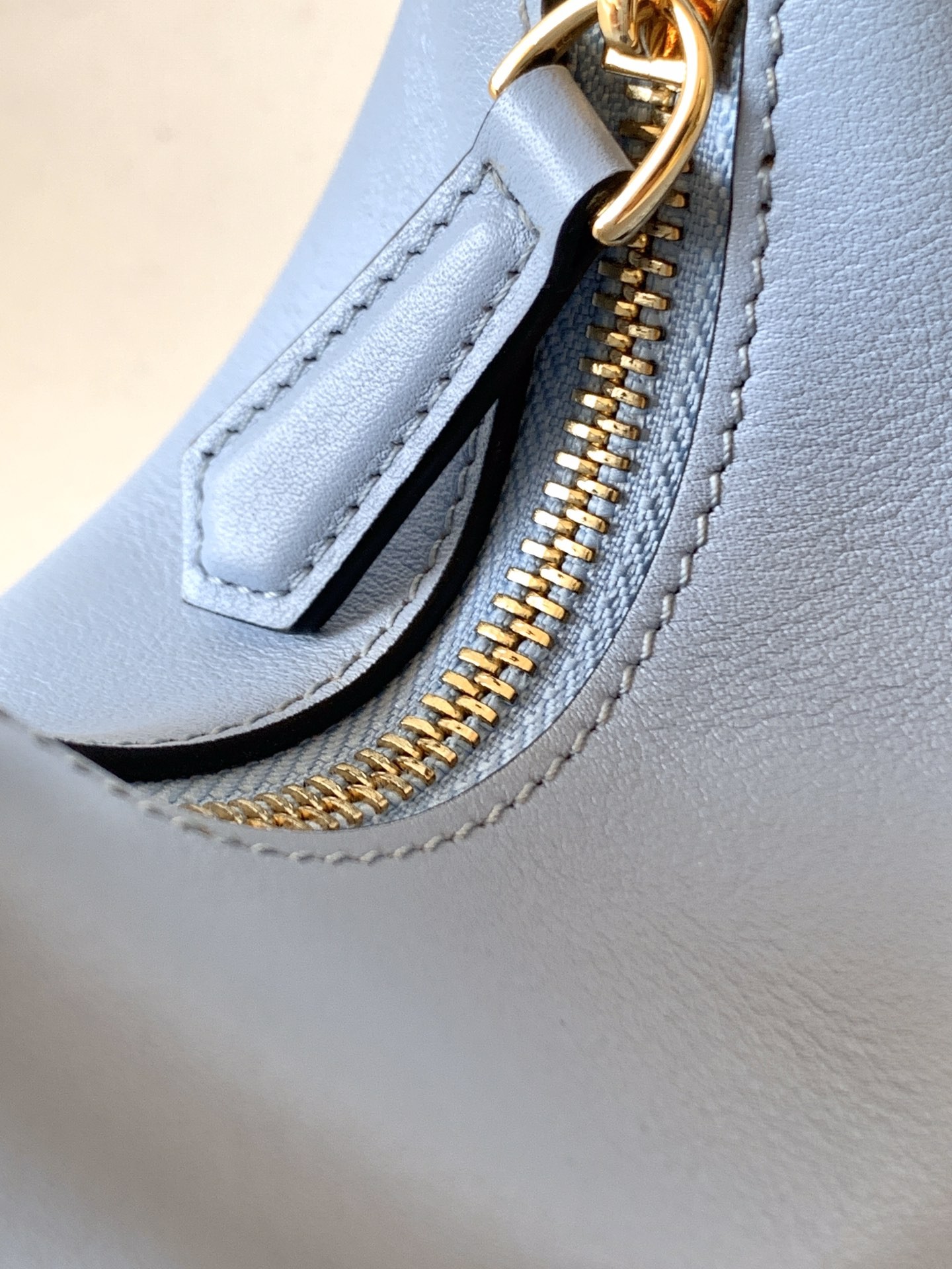 펜디 FENDI graphy 그라피 나노 호보 백