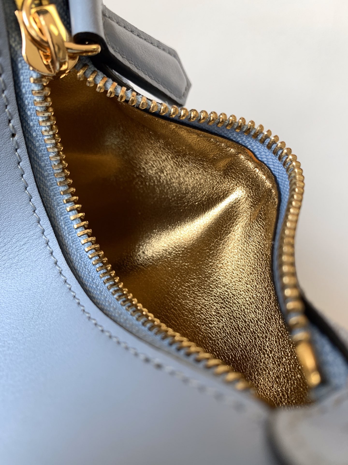 펜디 FENDI graphy 그라피 나노 호보 백