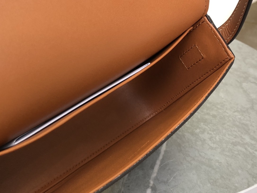 셀린느 카프스킨 트리옴페 숄더백 [백경]