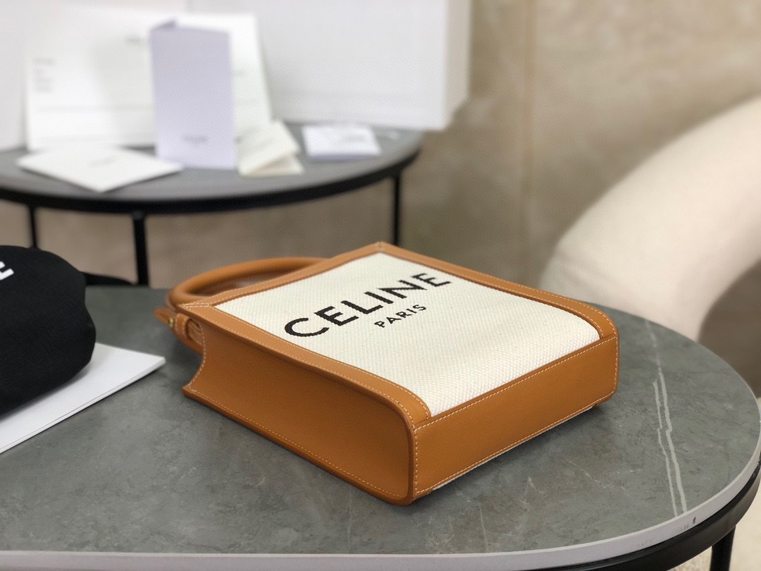 [CELINE-셀린느] 미니 버티컬 카바스 - CELINE 프린트 트리옹프 캔버스 & 카프스킨 [백경]