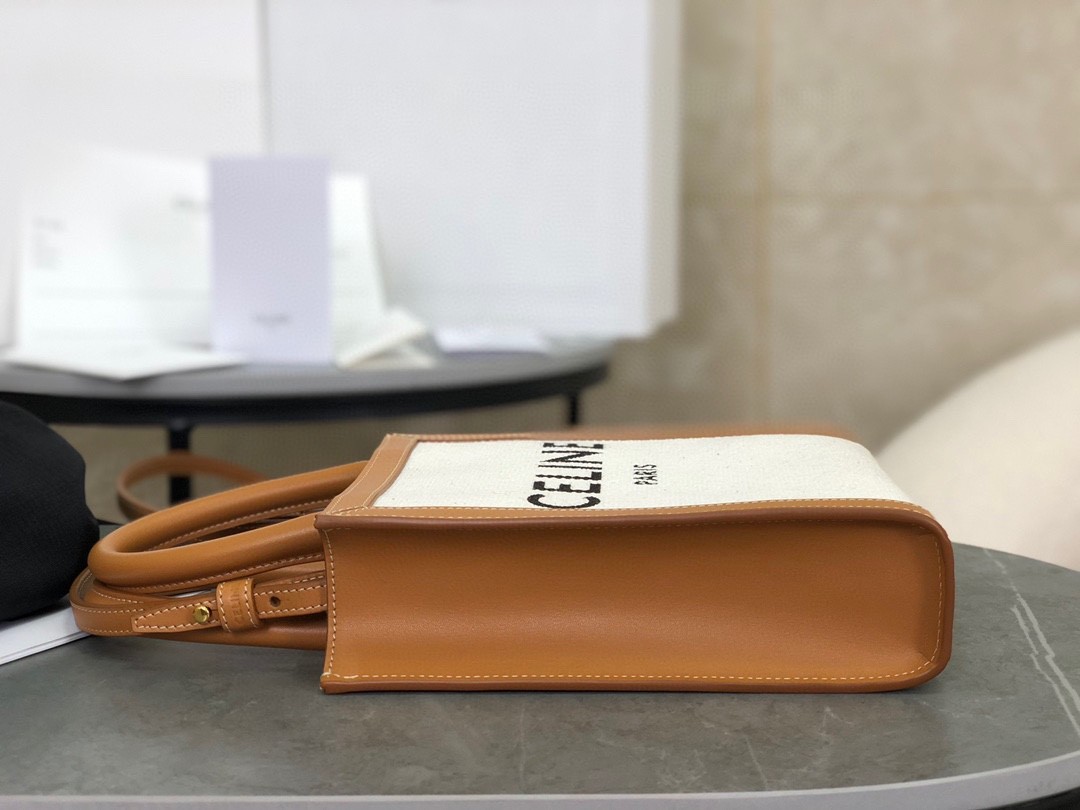 [CELINE-셀린느] 미니 버티컬 카바스 - CELINE 프린트 트리옹프 캔버스 & 카프스킨 [백경]