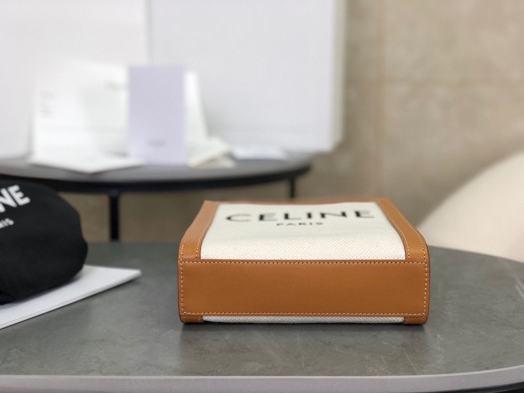 [CELINE-셀린느] 미니 버티컬 카바스 - CELINE 프린트 트리옹프 캔버스 & 카프스킨 [백경]