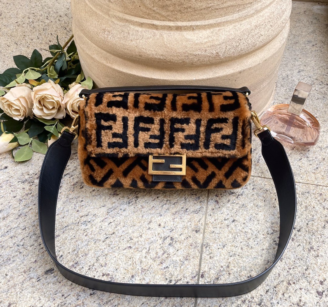 펜디 FENDI 바게트 숄더 백