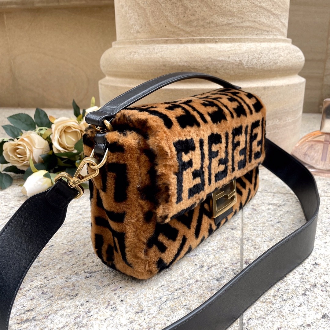 펜디 FENDI 바게트 숄더 백