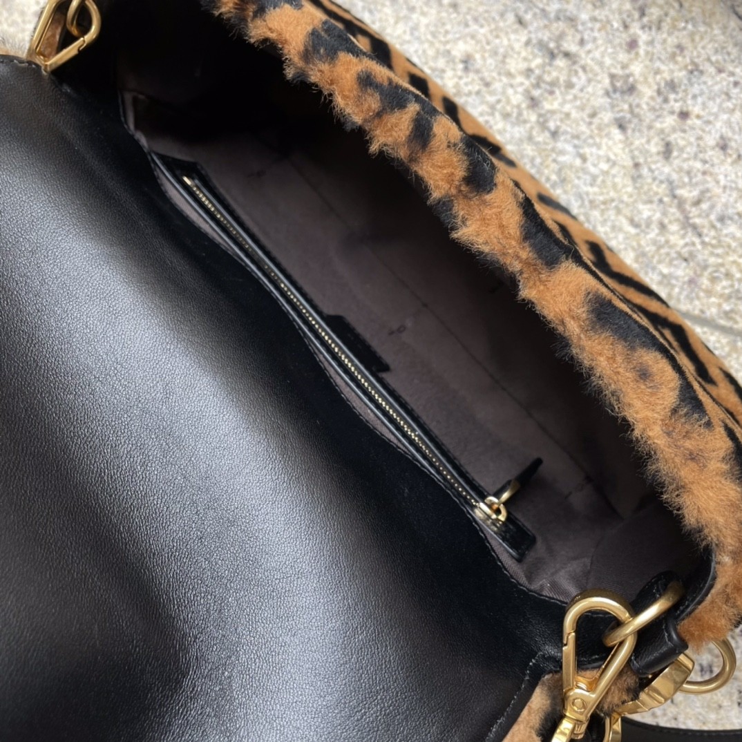 펜디 FENDI 바게트 숄더 백