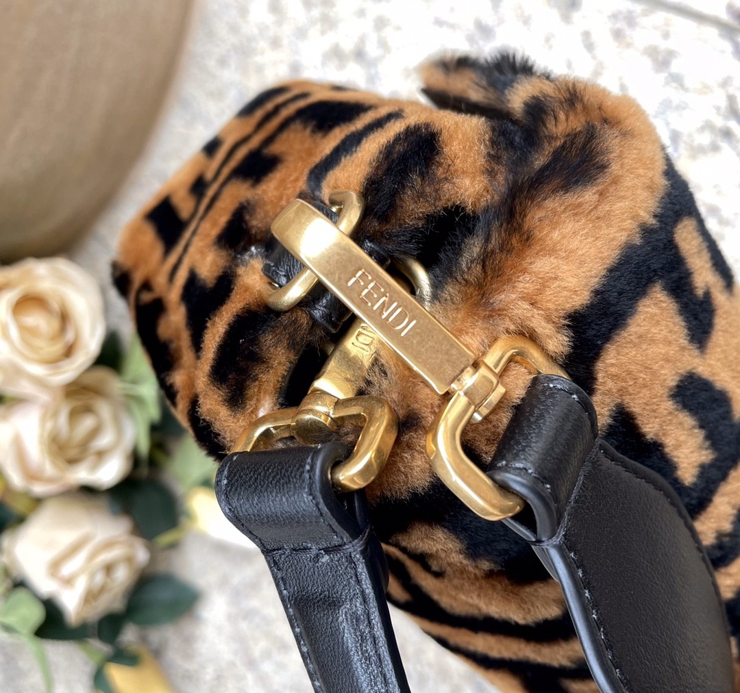 펜디 FENDI 바게트 숄더 백