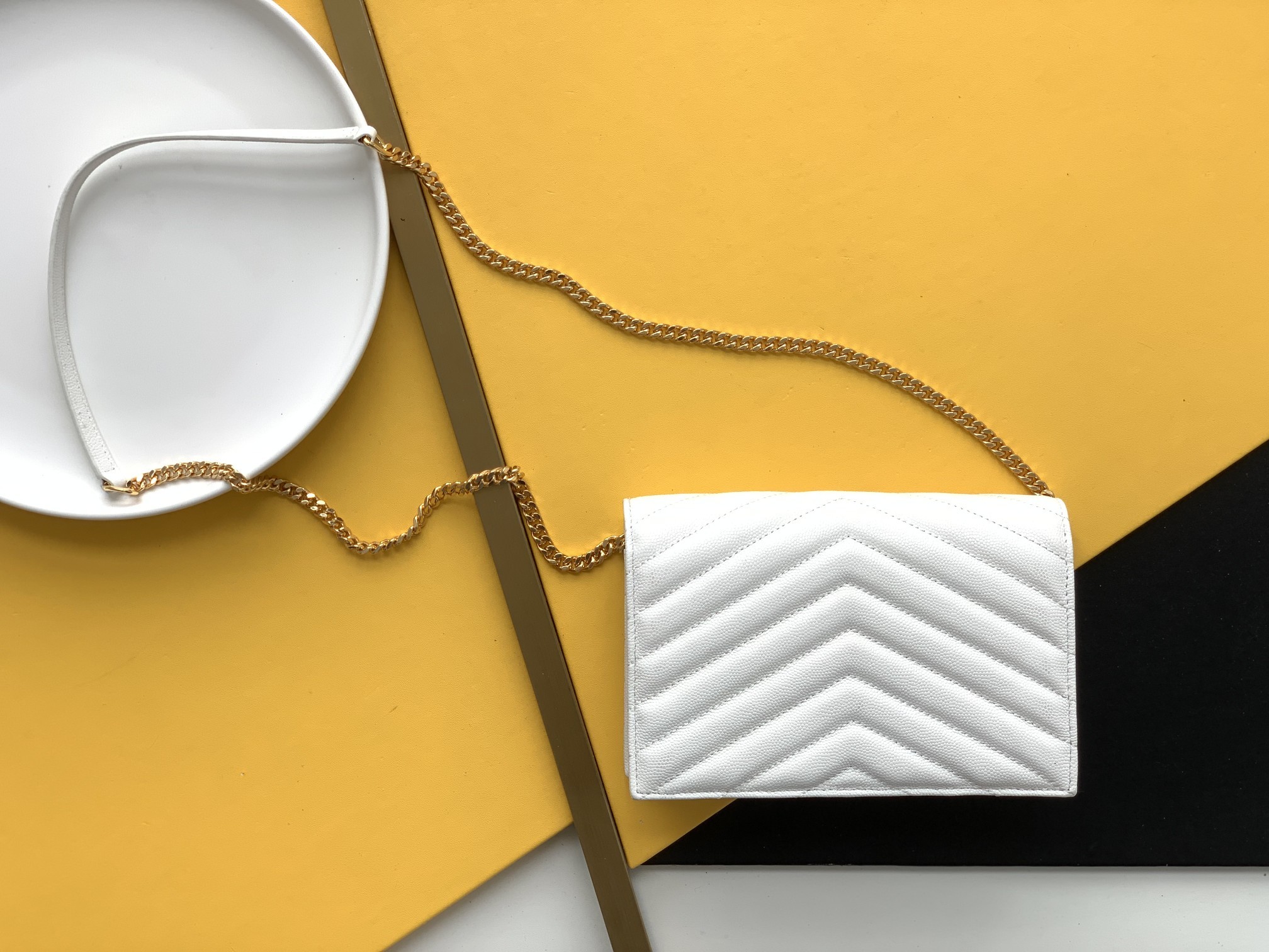 세인트로랑 엔벨로프 체인 크로스백 화이트 금장 (19cm)