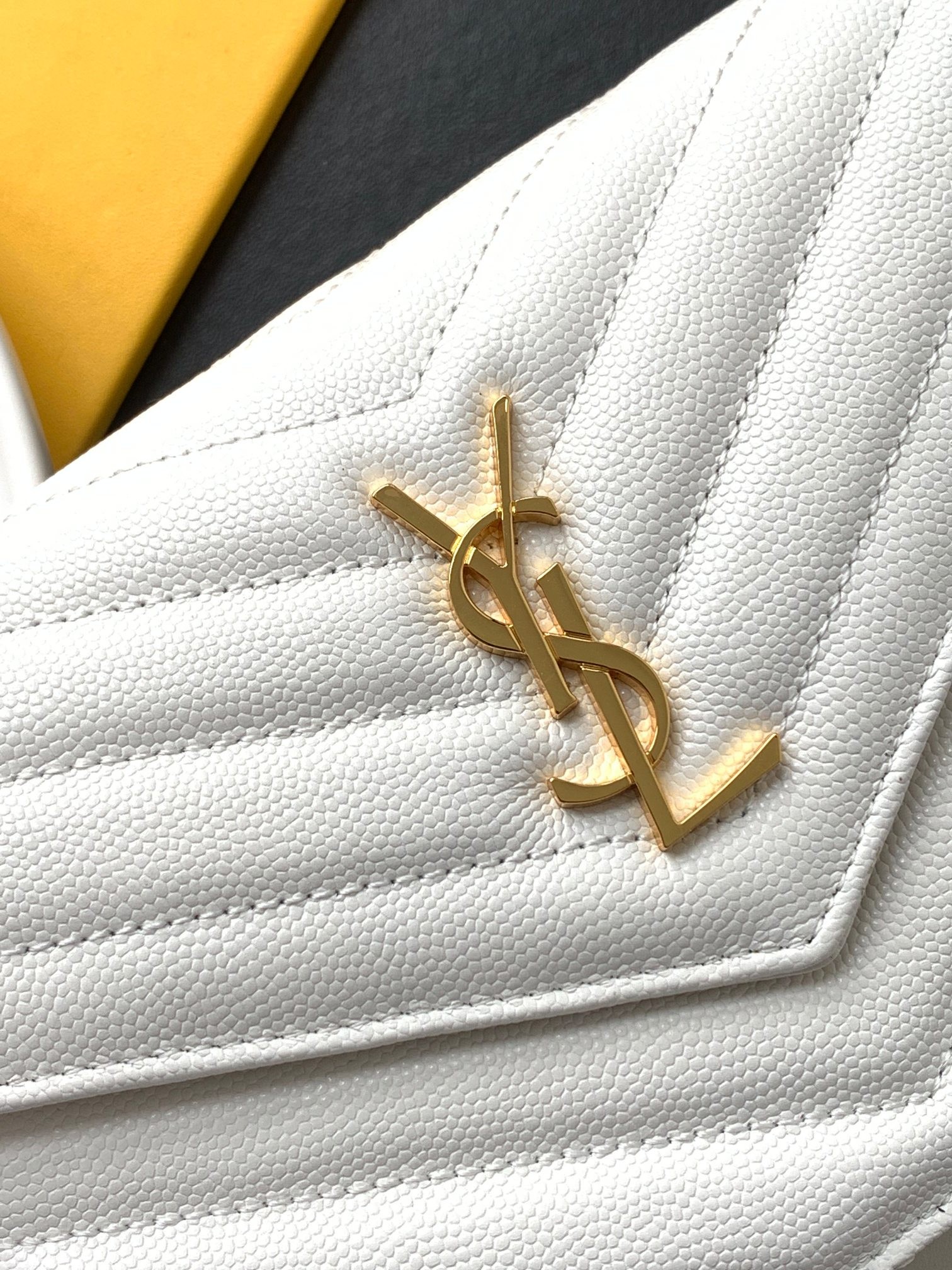 세인트로랑 엔벨로프 체인 크로스백 화이트 금장 (19cm)