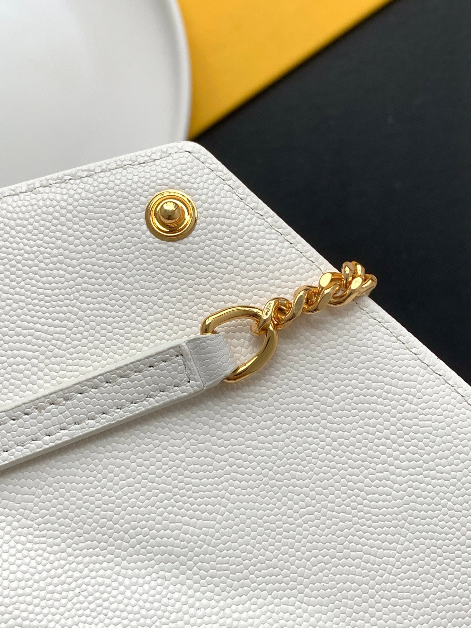 세인트로랑 엔벨로프 체인 크로스백 화이트 금장 (19cm)