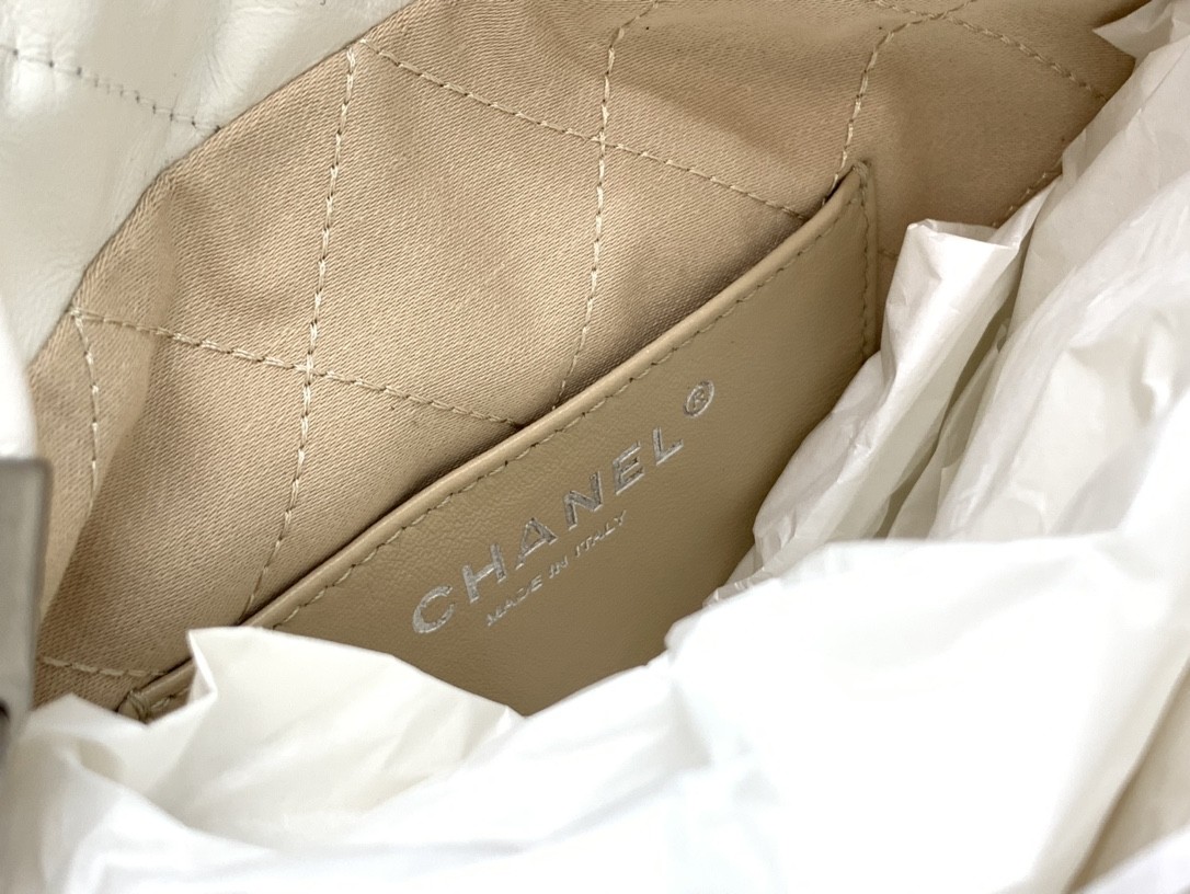 샤넬 22백 카프스킨 화이트 / 실버 메탈(미니)