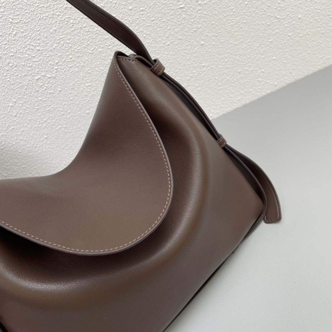 보테가베네타 숄더백