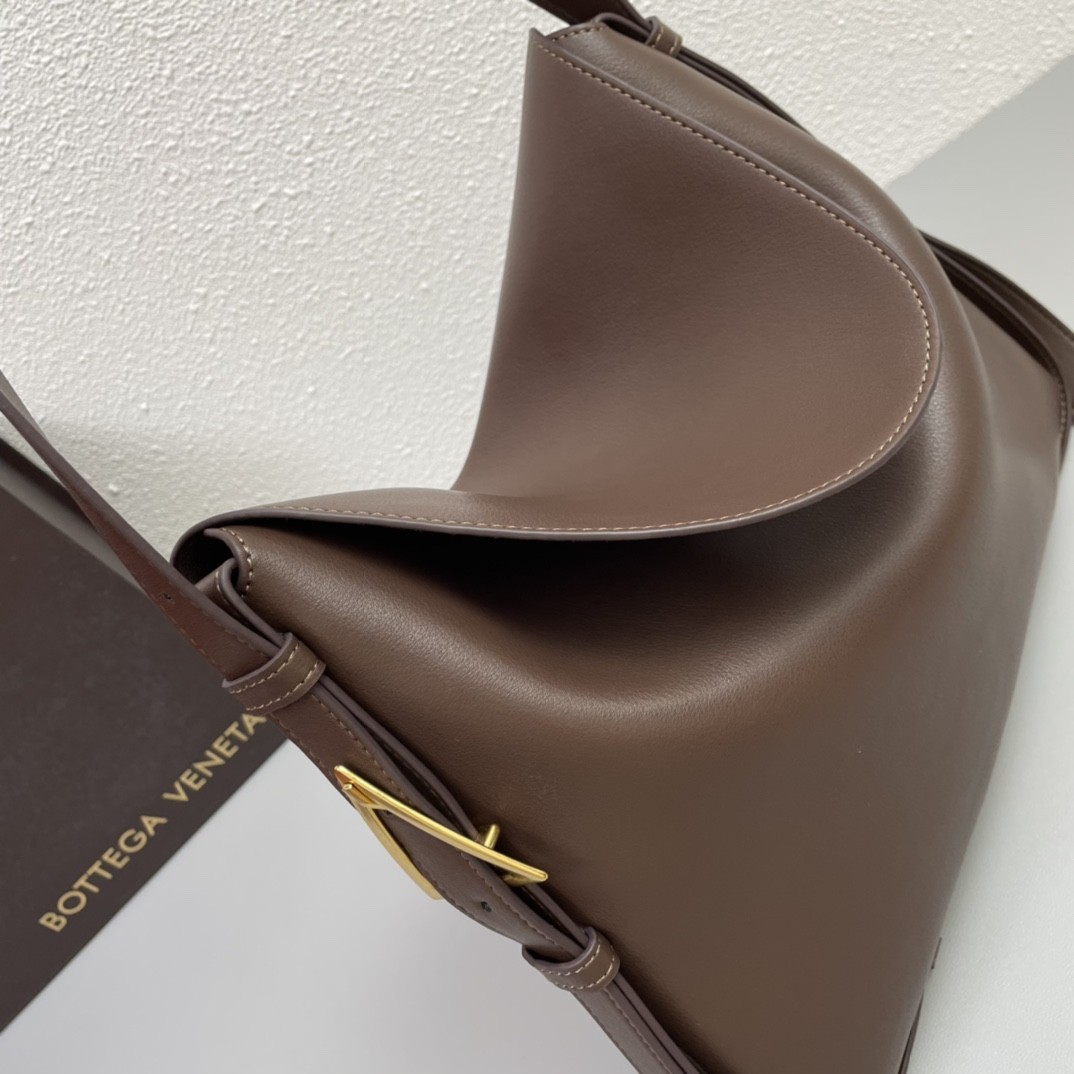 보테가베네타 숄더백