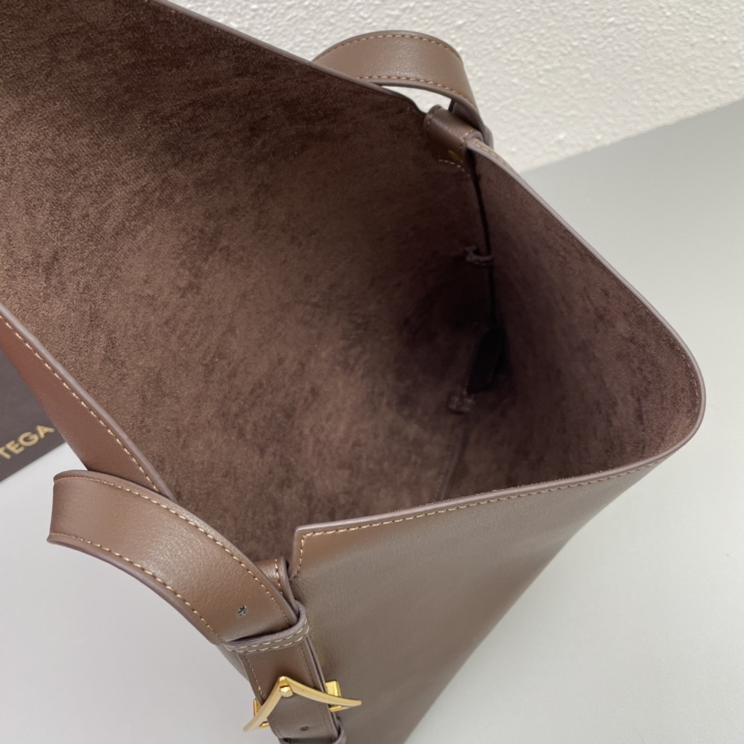 보테가베네타 숄더백