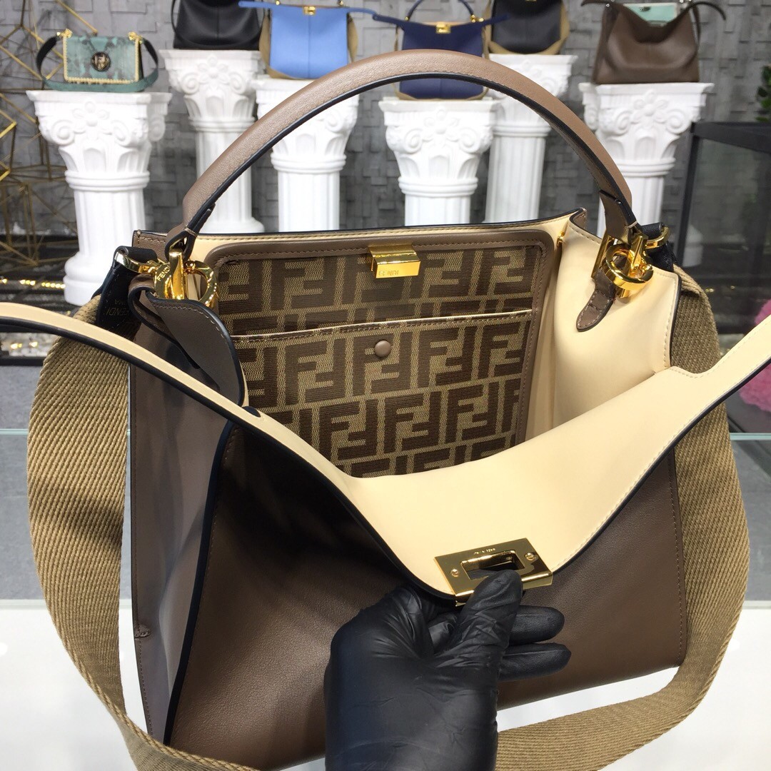 펜디 피카부 X-라이트 토트백