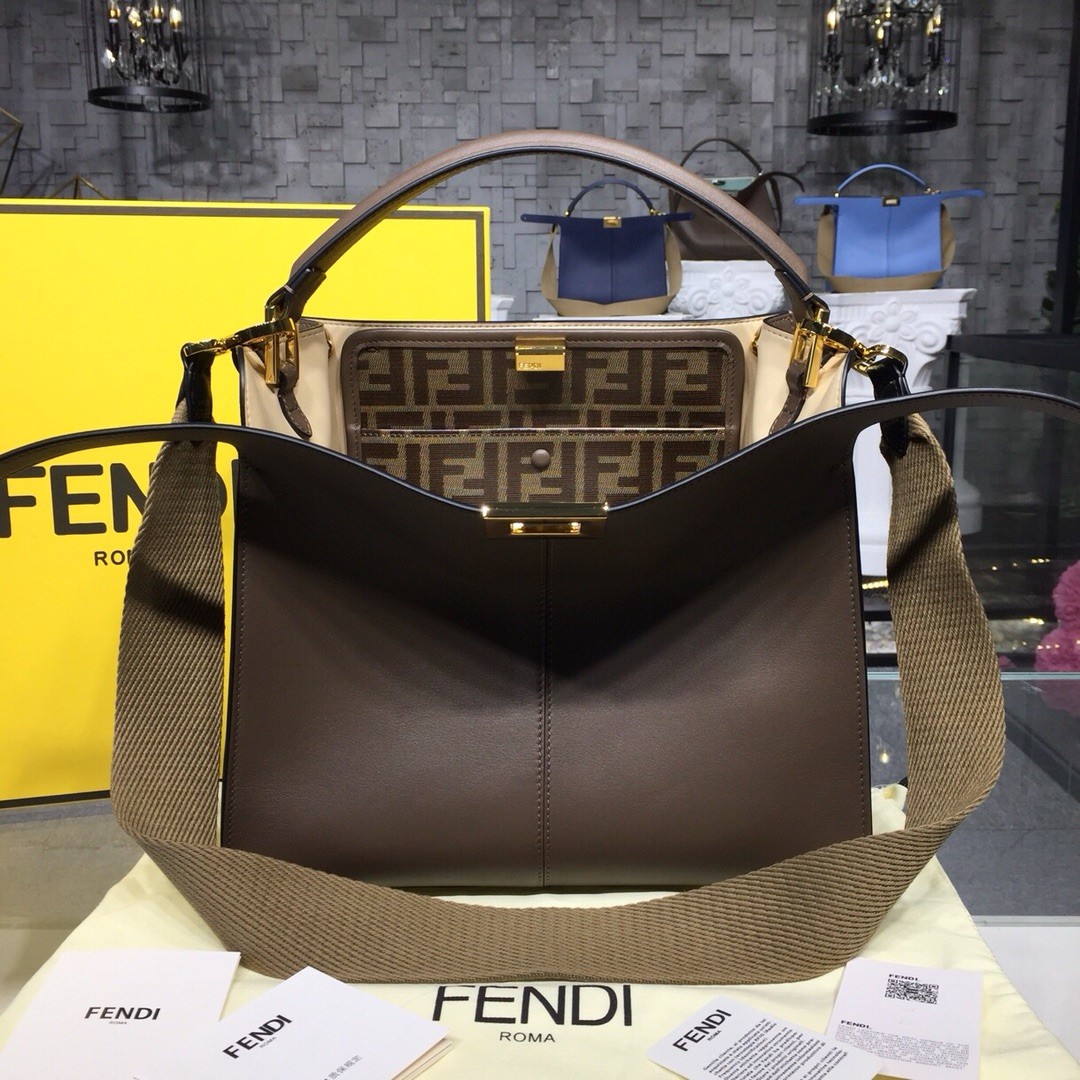 펜디 피카부 X-라이트 토트백