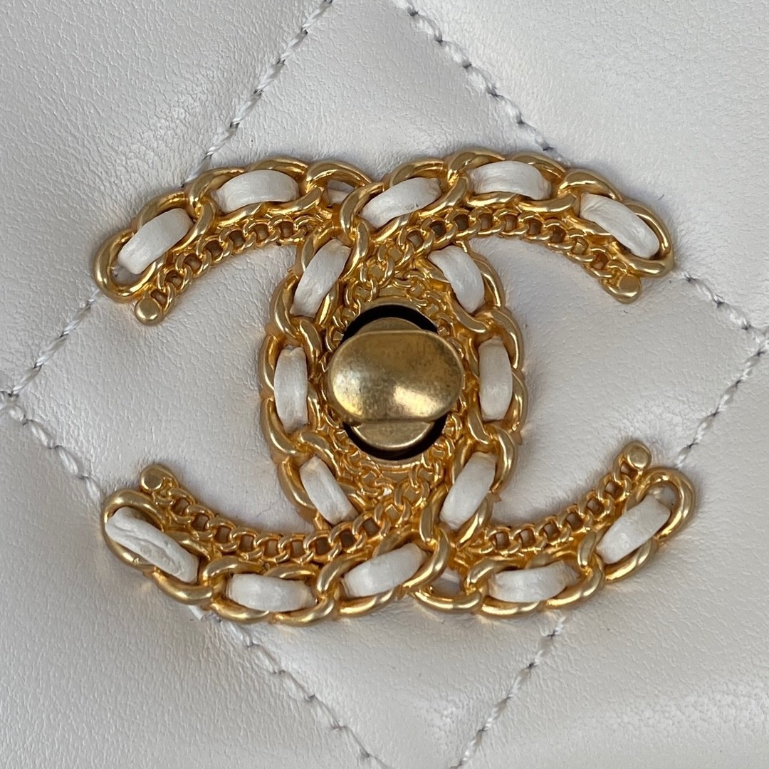 샤넬 CC 램스킨 플랩백 금장 미듐 (화이트)