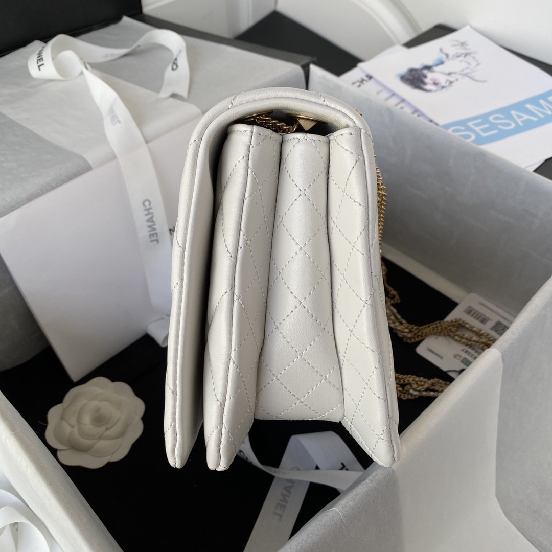 샤넬 CC 램스킨 플랩백 금장 미듐 (화이트)