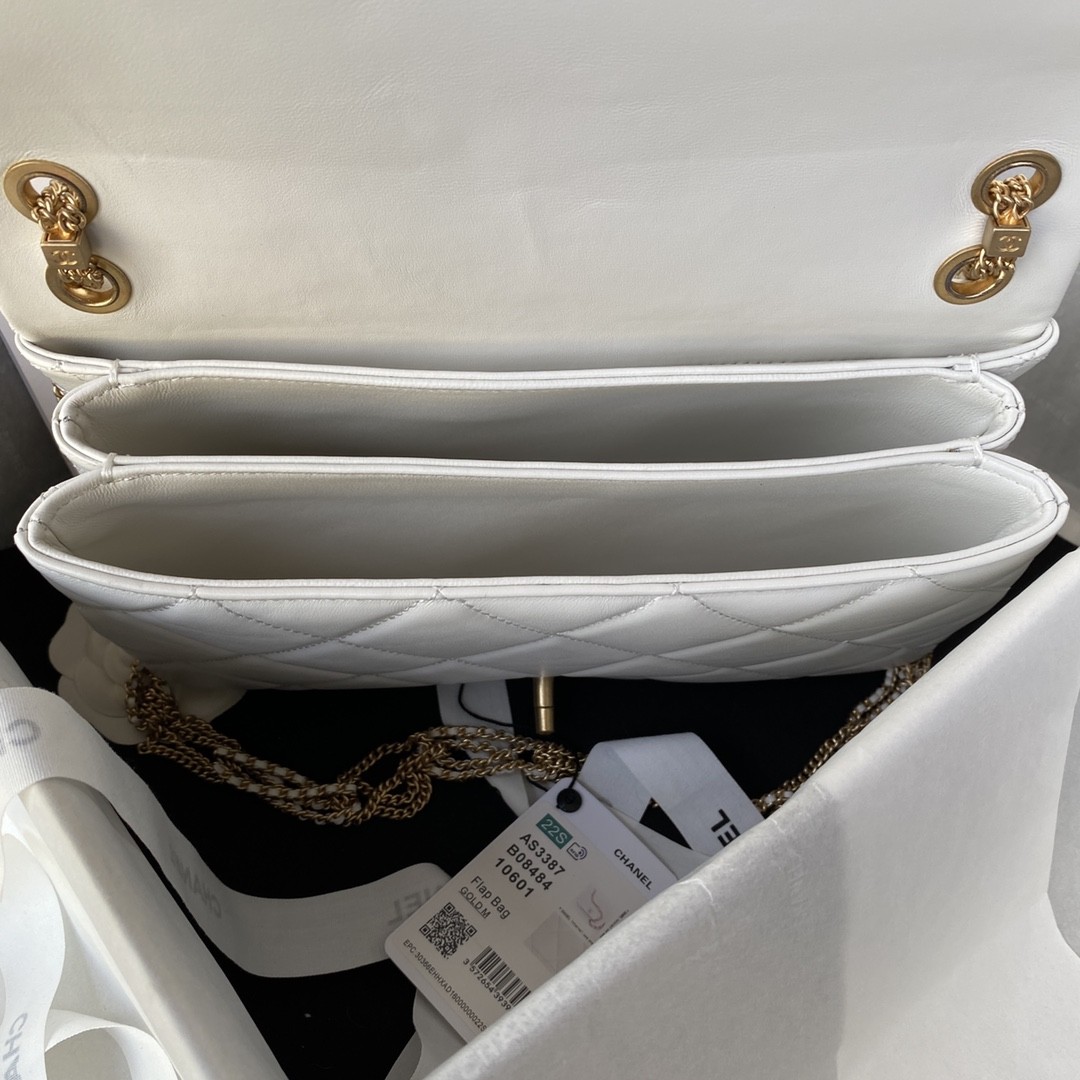 샤넬 CC 램스킨 플랩백 금장 미듐 (화이트)