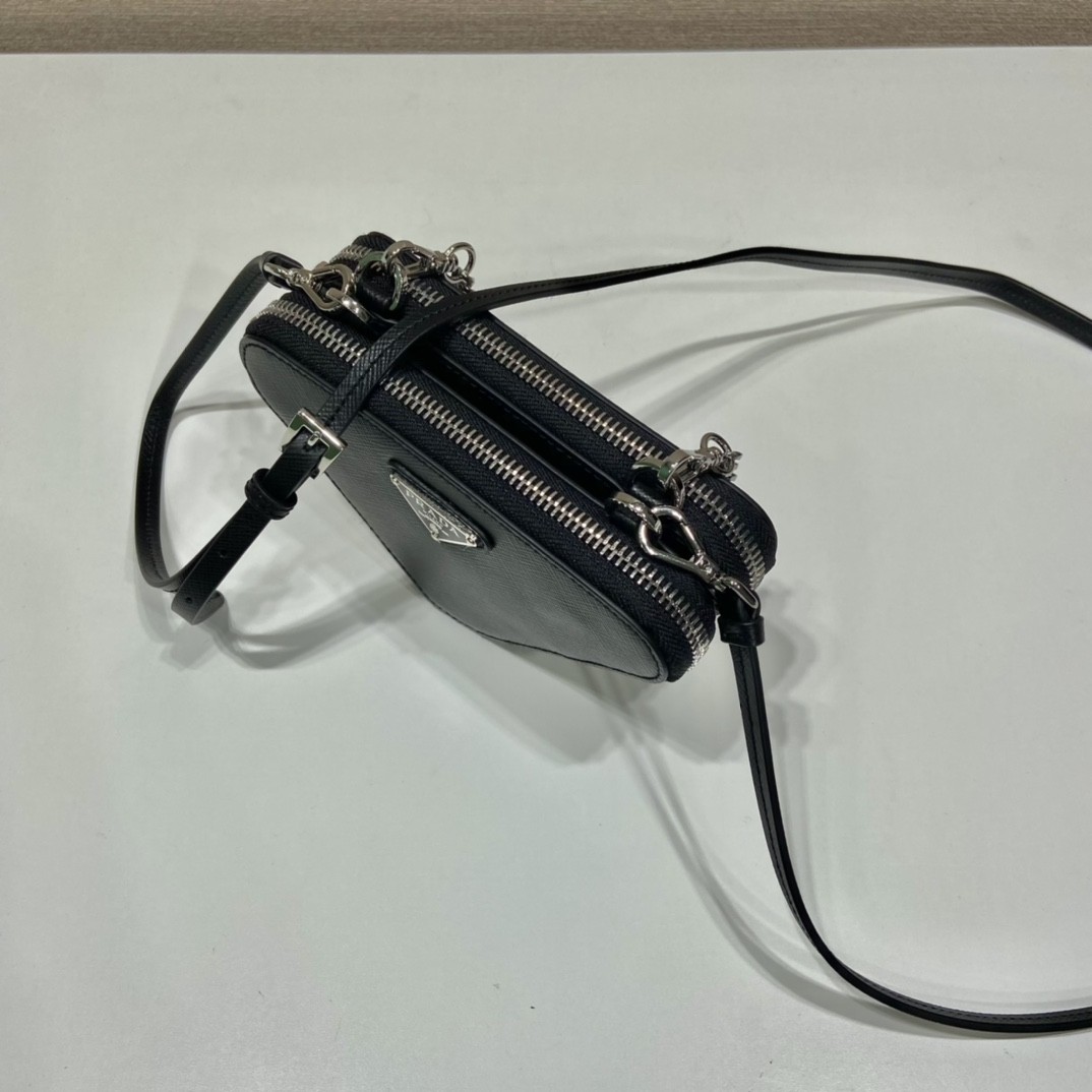 프라다 페드로 브러시드 레더 미니 파우치