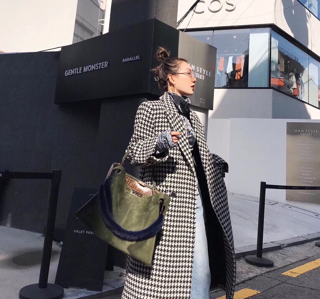 펜디 피카부 X 라이트 백 라지