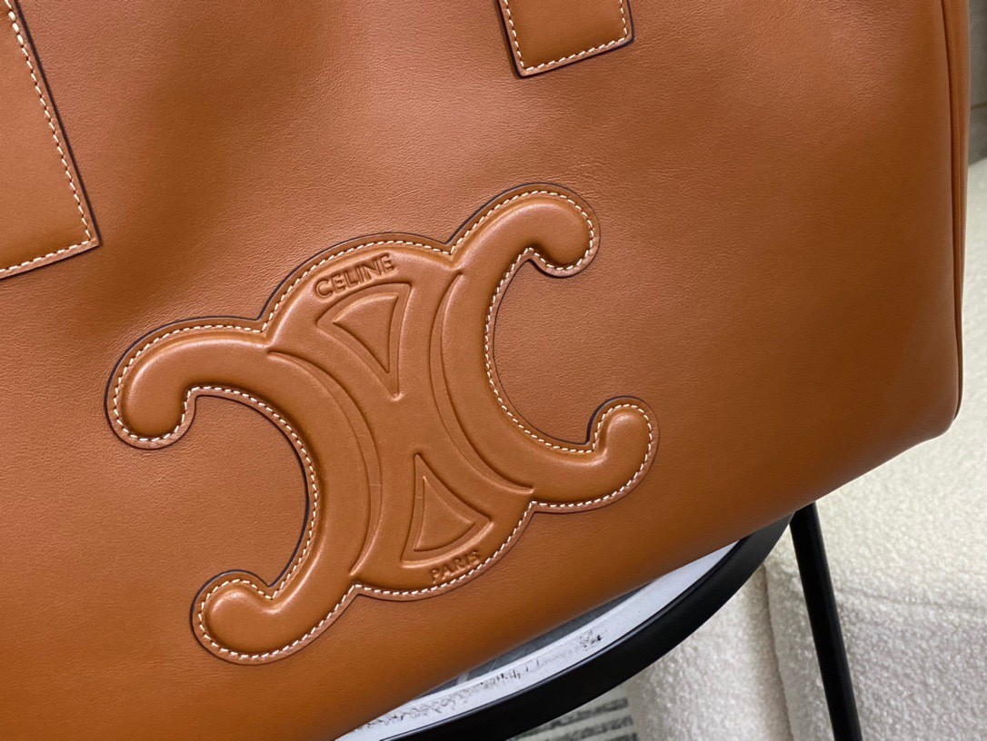 [CELINE-셀린느] 퀴르 트리옹프 드로우스트링 카바스 - 부드러운 카프스킨 탠 [백경]