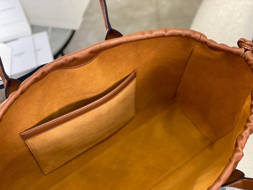 [CELINE-셀린느] 퀴르 트리옹프 드로우스트링 카바스 - 부드러운 카프스킨 탠 [백경]