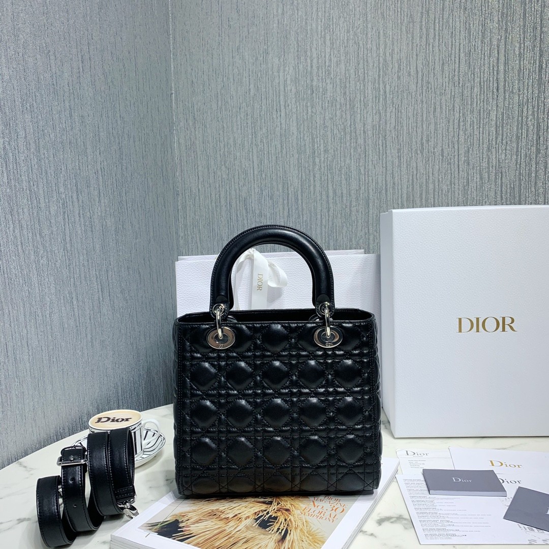 디올 레이디백 램스킨 은장 (블랙)