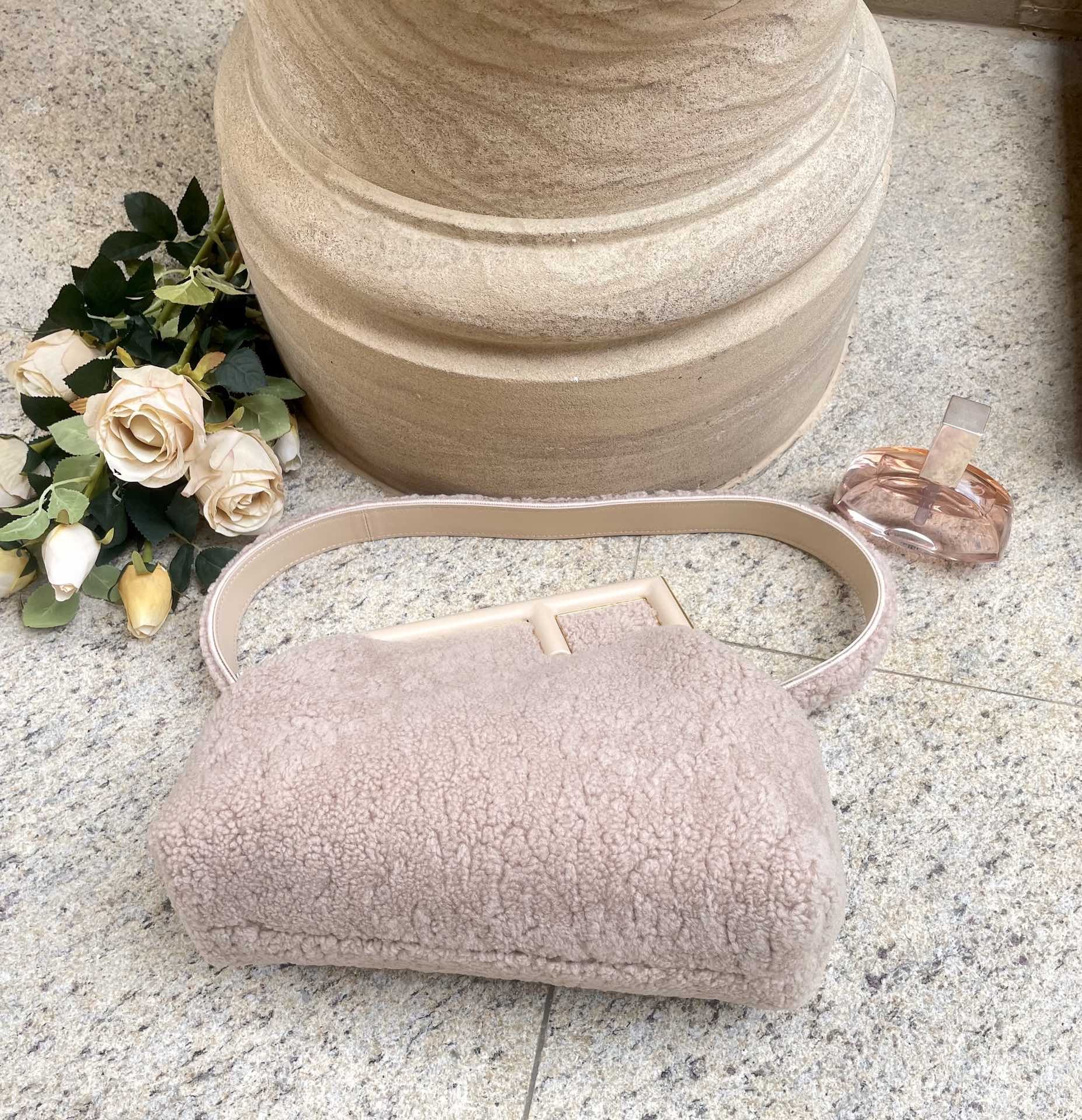 펜디 퍼스트 미디움 숄더백