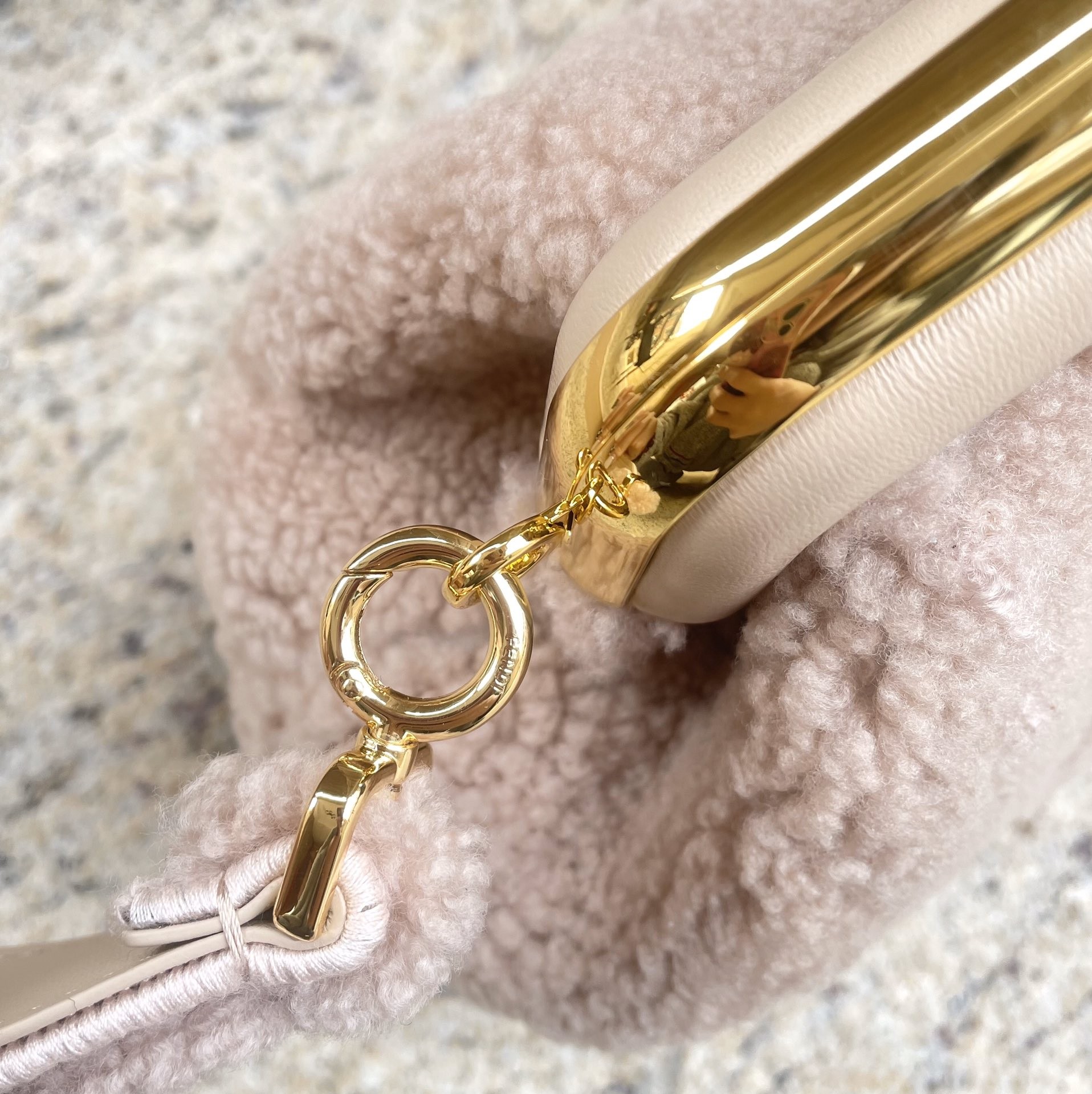 펜디 퍼스트 미디움 숄더백