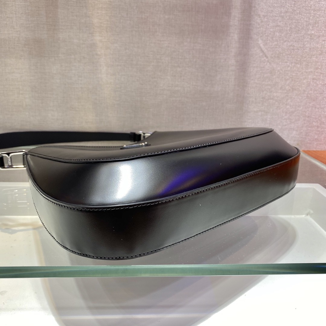 프라다 클레오 브러시드 숄더백