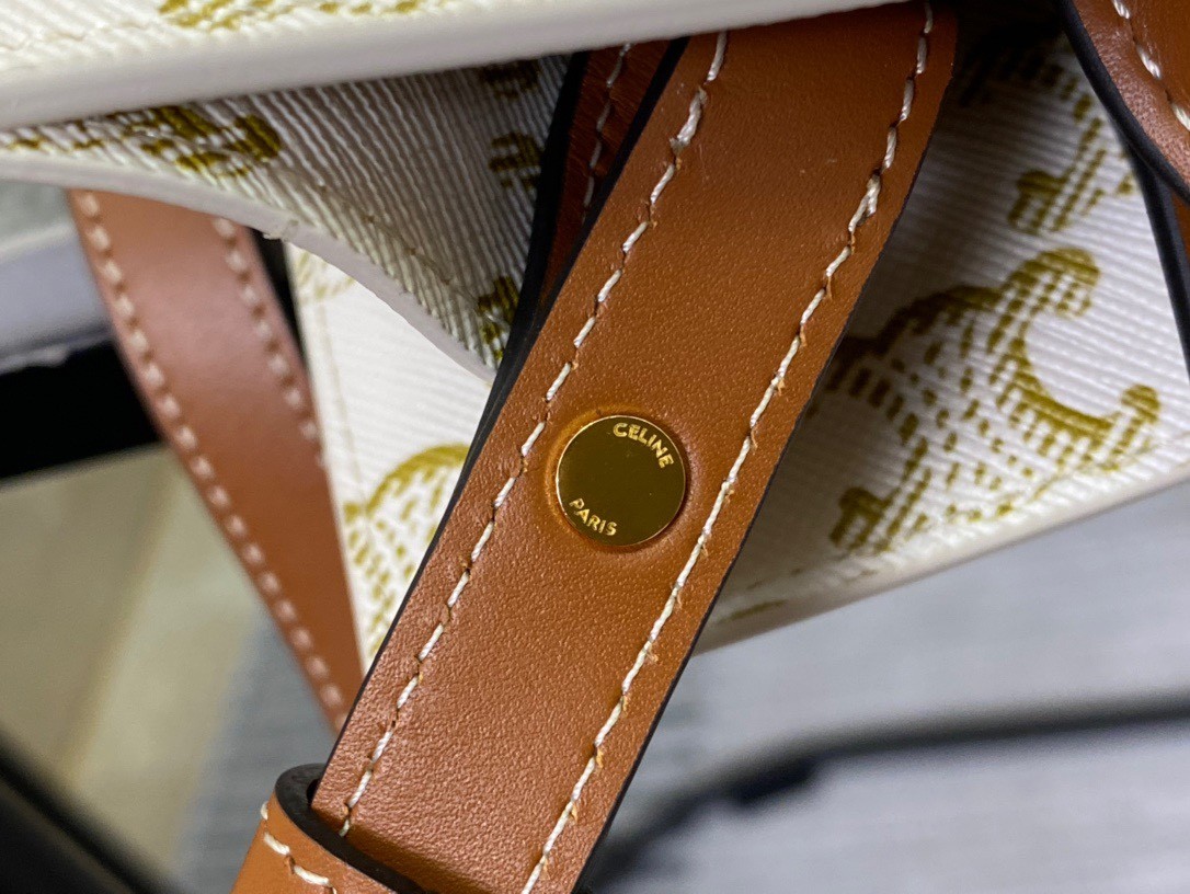 [CELINE-셀린느]  스몰 버티컬 카바스 - CELINE 프린트 트리옹프 캔버스 & 카프스킨  화이트 [백경]