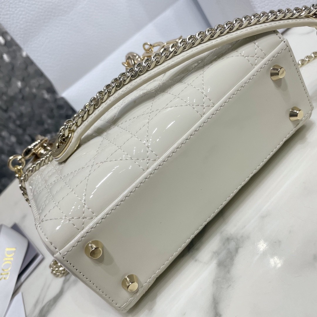 디올 레이디백 미니 페이던트 금장 (화이트)