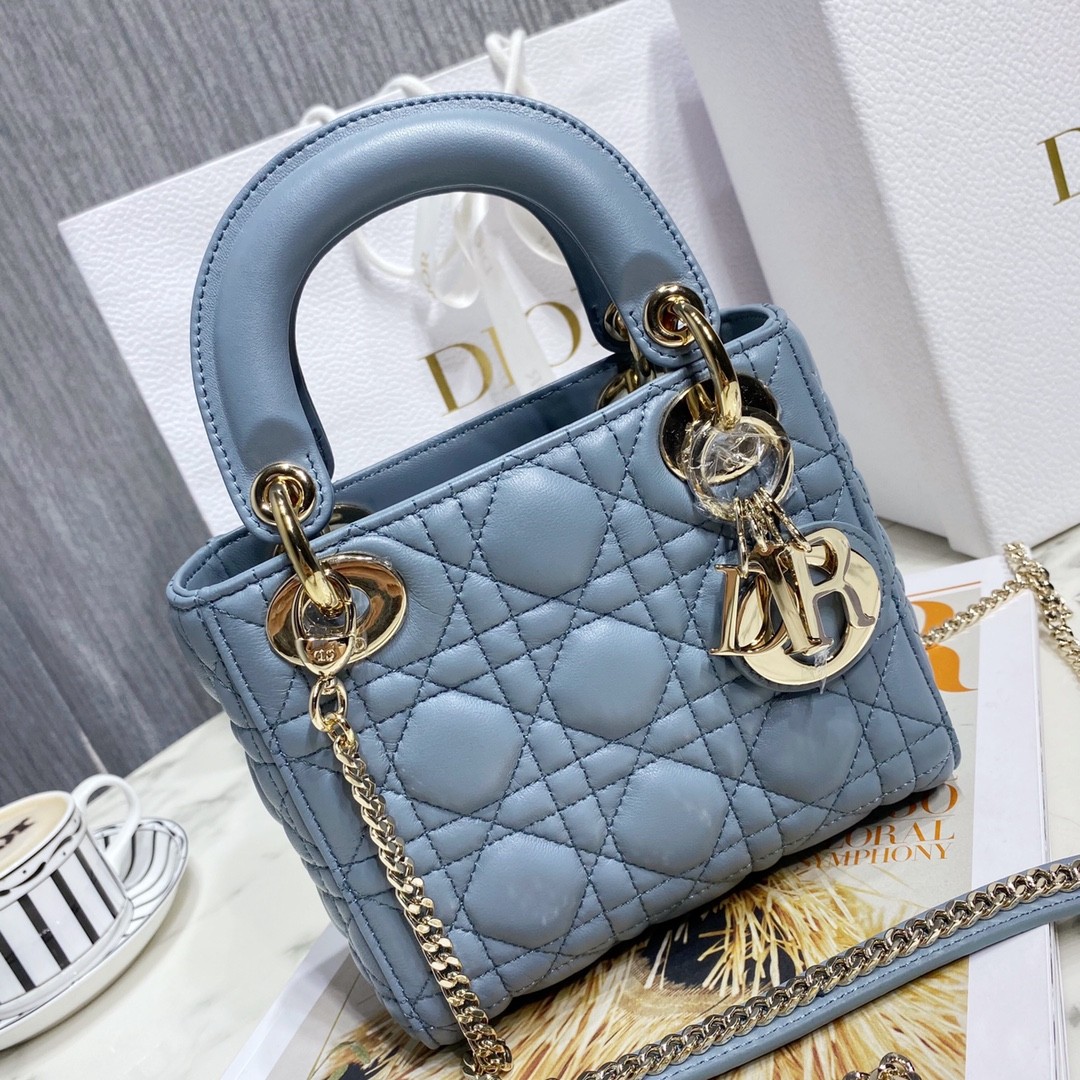 디올 레이디백 미니 램스킨 금장 (갤럭시블루)