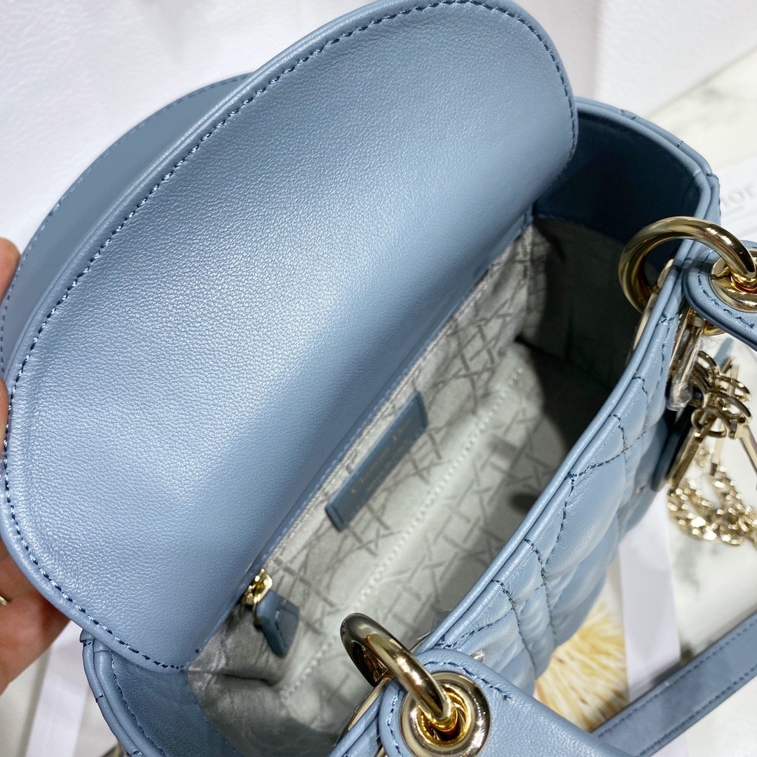 디올 레이디백 미니 램스킨 금장 (갤럭시블루)