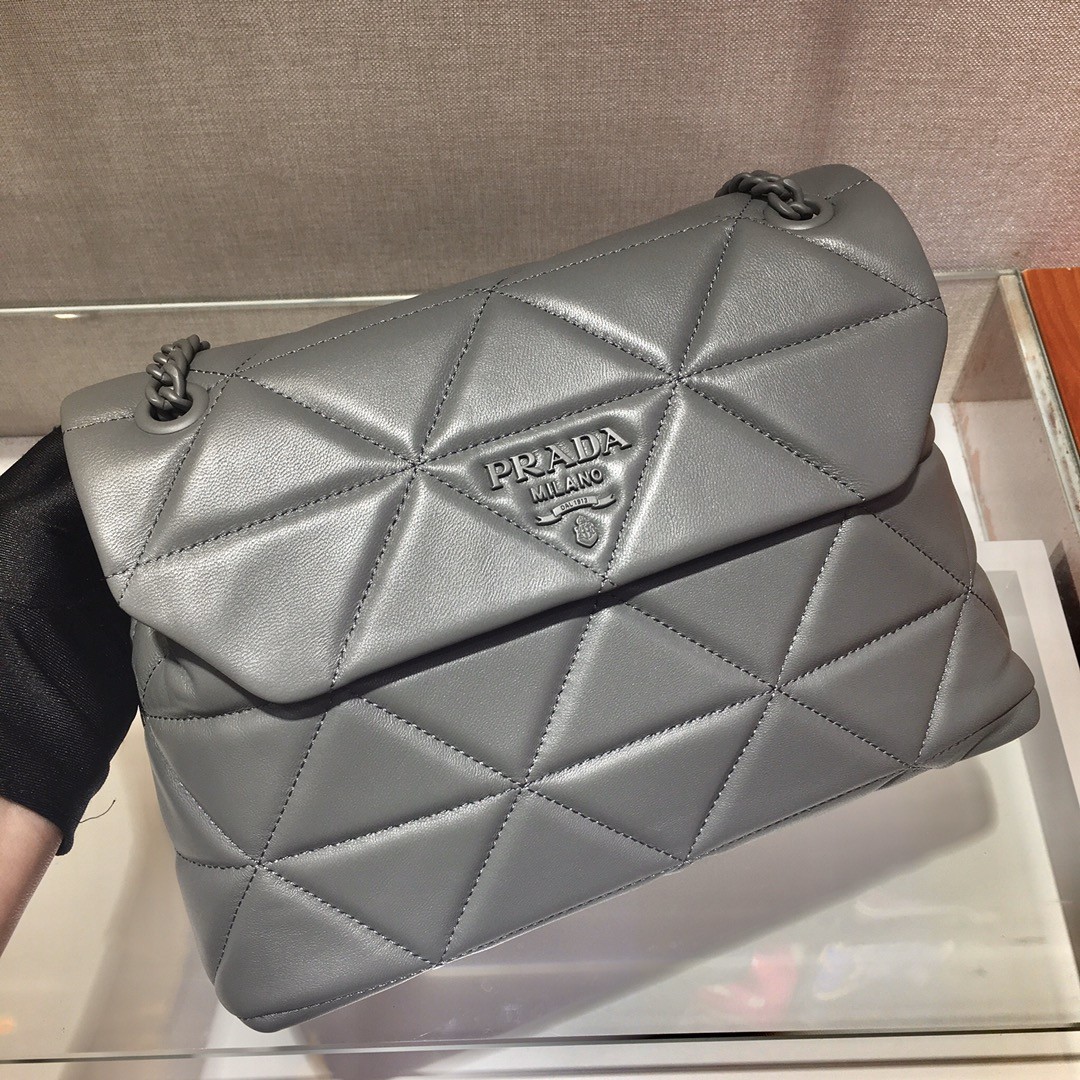 프라다 스펙트럼 나파 가죽 숄더백