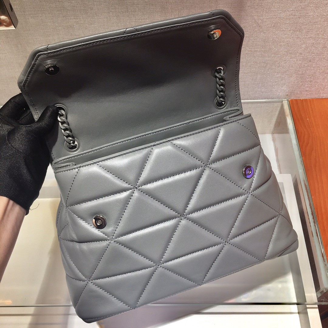 프라다 스펙트럼 나파 가죽 숄더백