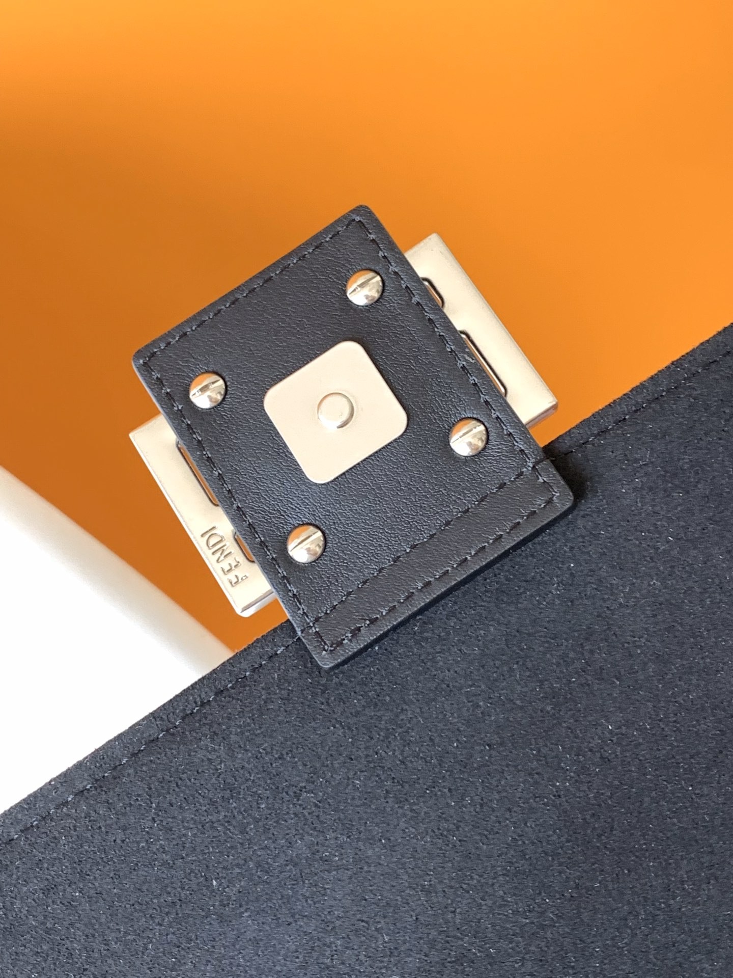 펜디 FENDI 탑 핸들 바게트 숄더백