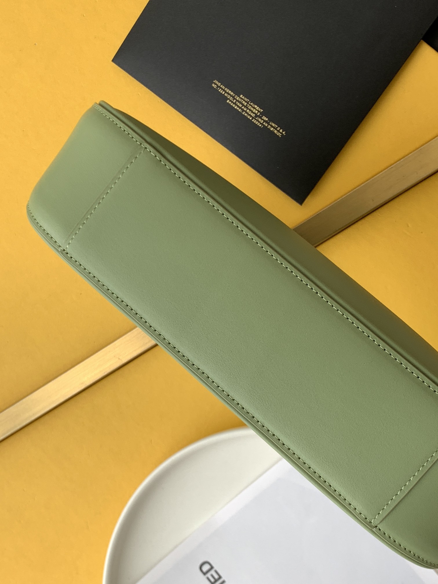 세인트로랑 스무스 레더 LE 5A7 스몰 호보백 (올리브그린)