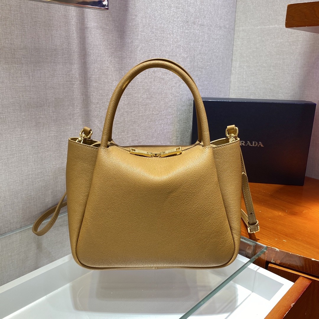 프라다 가죽 로고 토트백