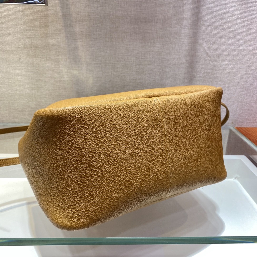 프라다 가죽 로고 토트백