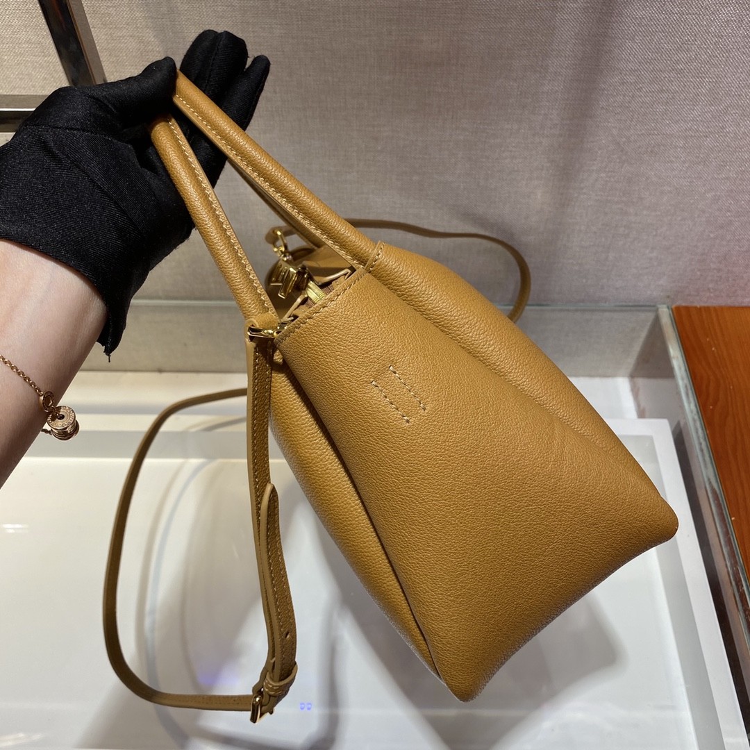 프라다 가죽 로고 토트백