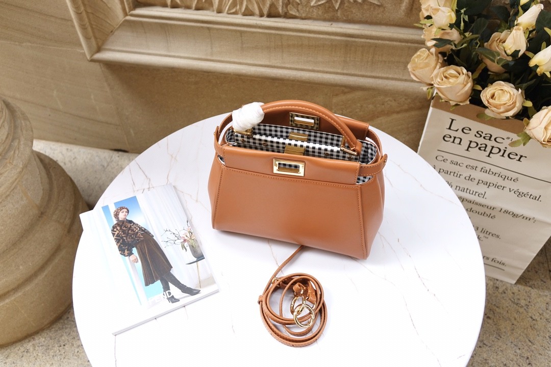 펜디 FENDI 피카부 토트 백