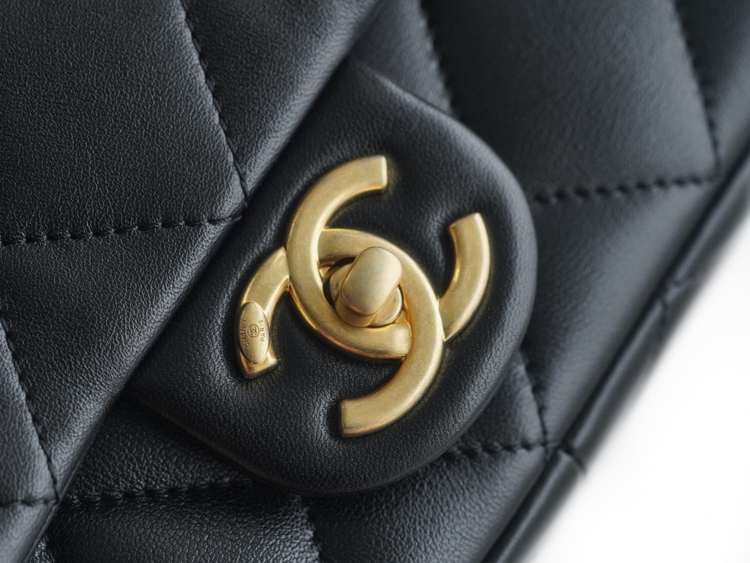 샤넬 22시즌 빅체인 플랩백 스몰 (팬더샵)