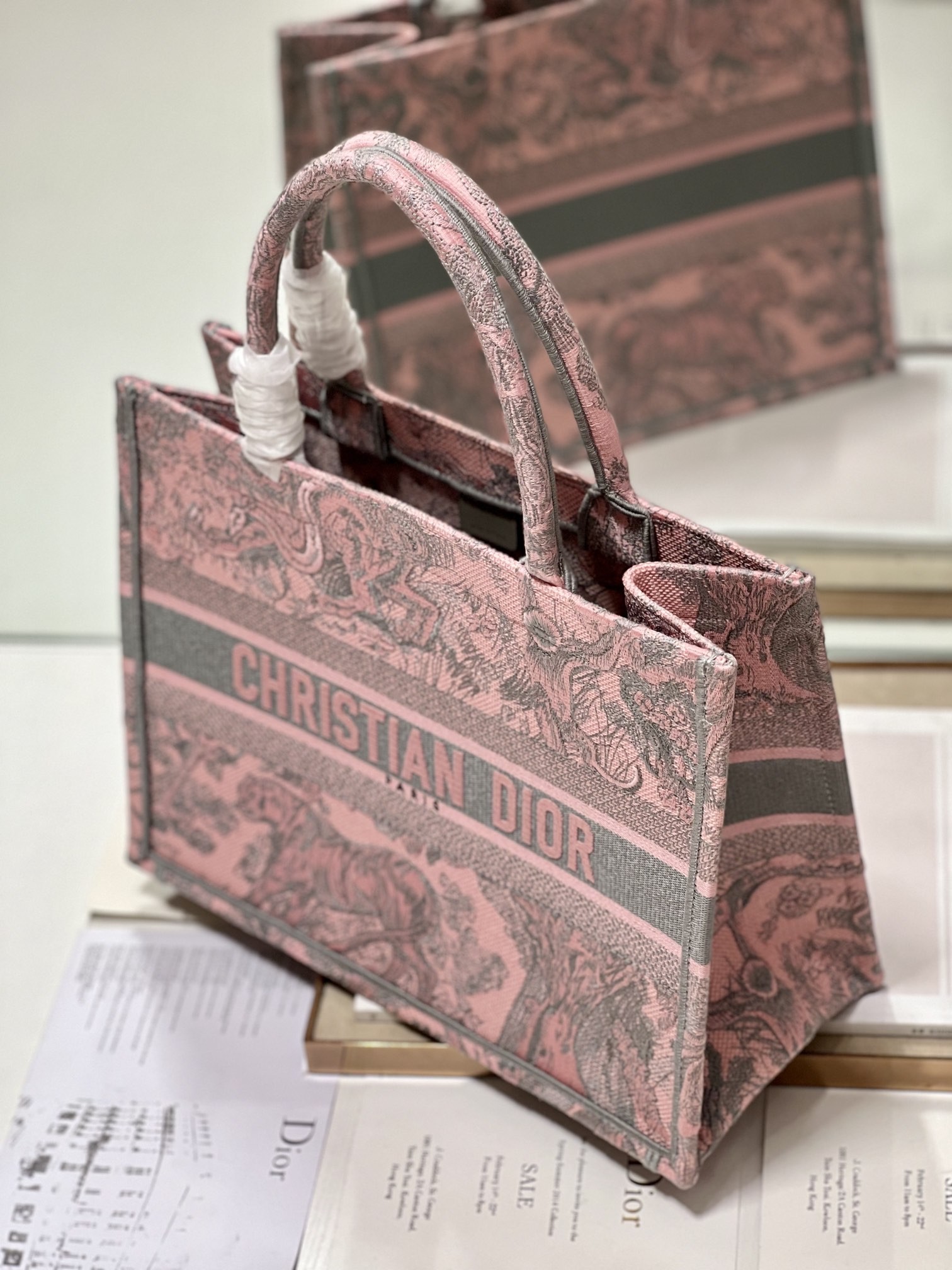 디올 북 토트백 미듐