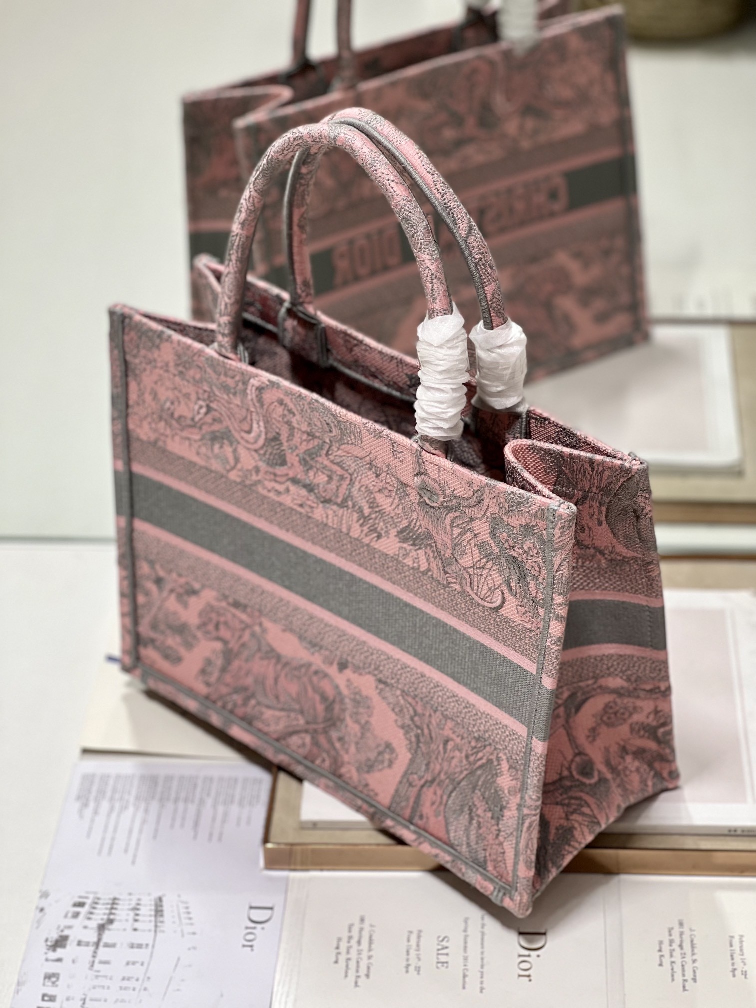 디올 북 토트백 미듐