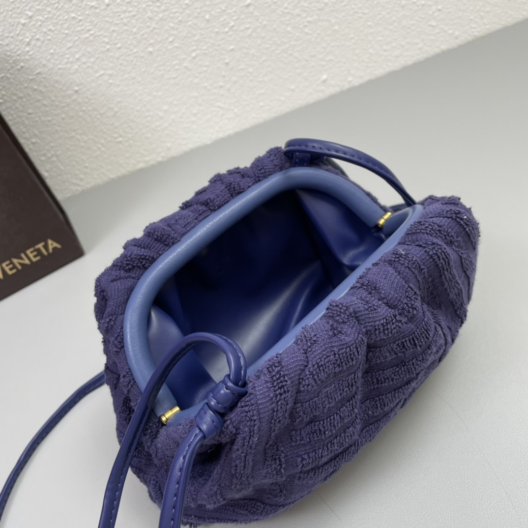 보테가베네타 숄더백