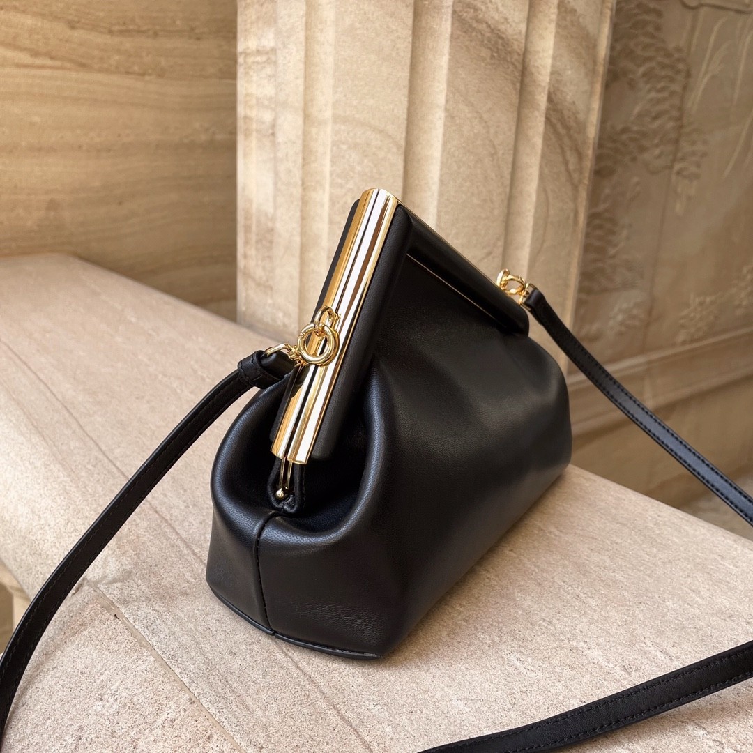 펜디 퍼스트 숄더백