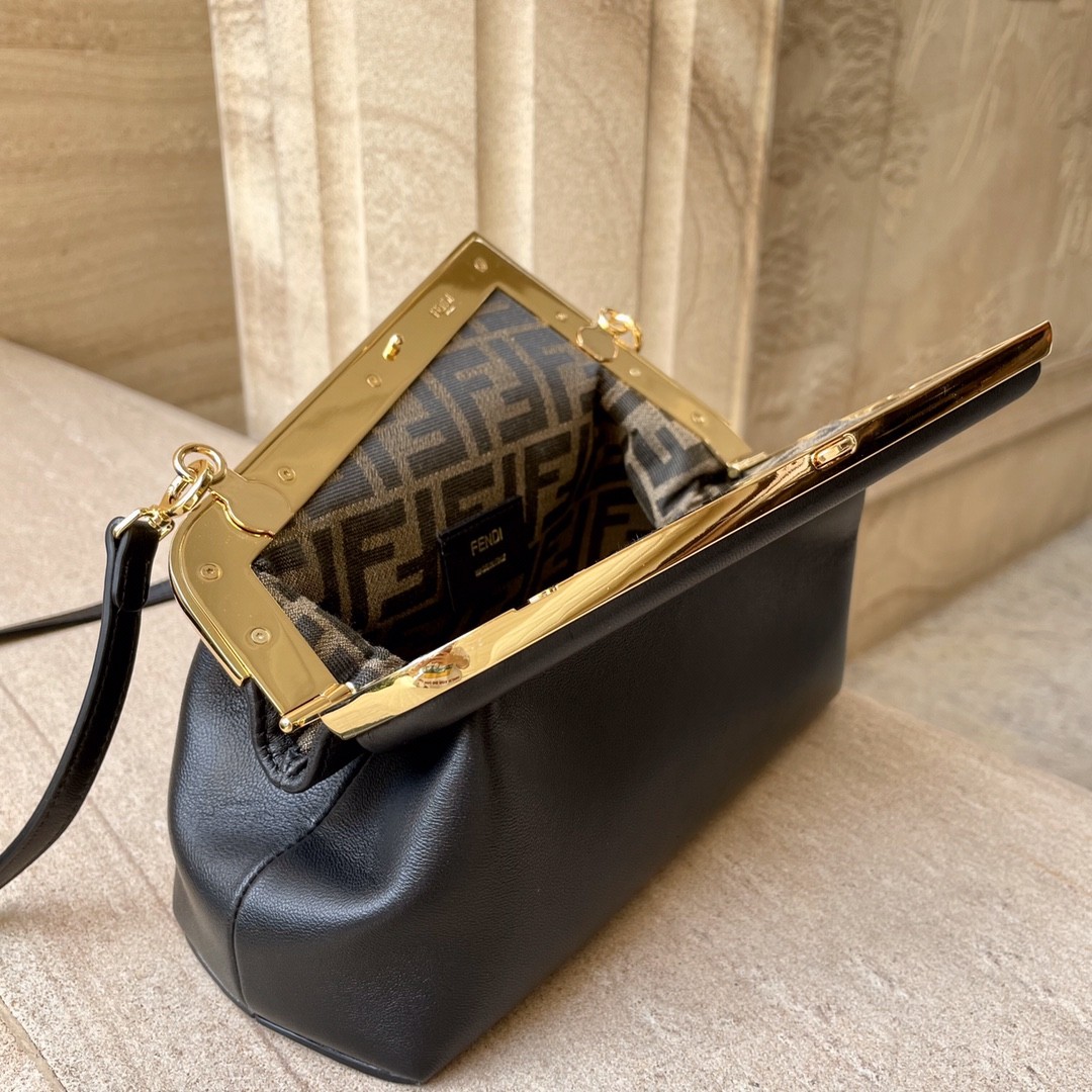 펜디 퍼스트 숄더백