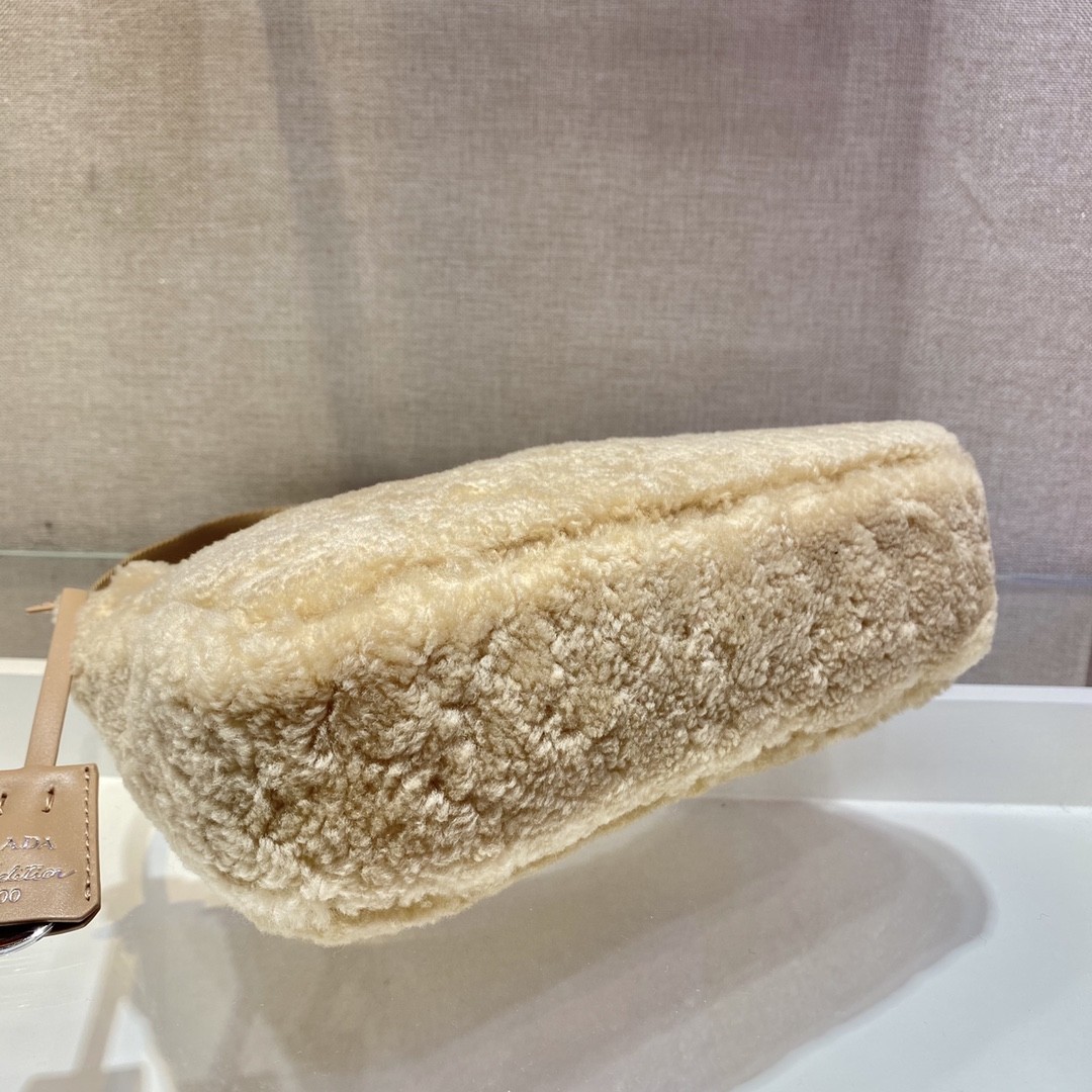 프라다 리에디션 미니 호보백