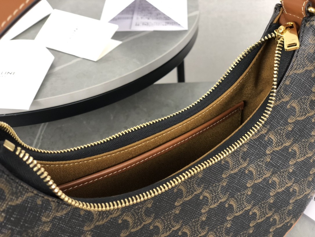 [CELINE-셀린느] 아바백 - 트리옹프 캔버스 & 카프스킨 탠  [백경]